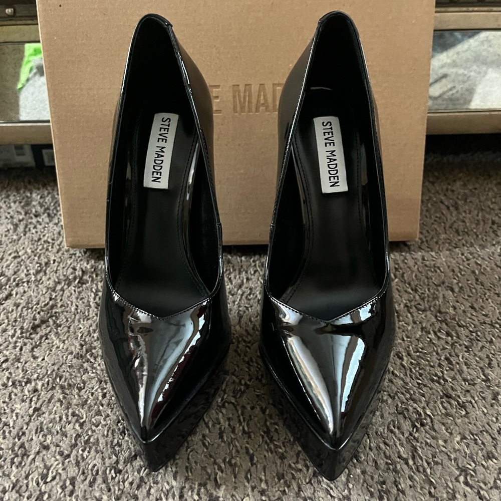 Steve Madden Heel. Never worn. New with tags.